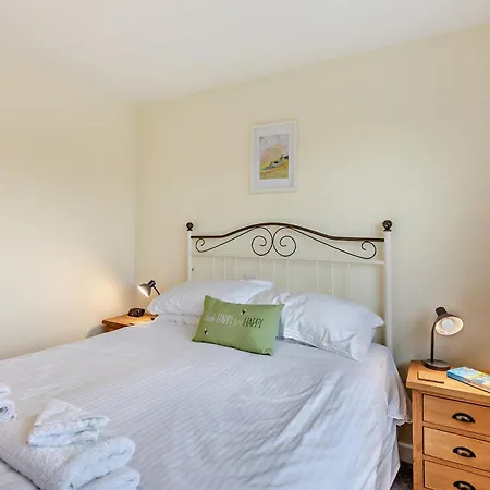 4 Bed In 49481