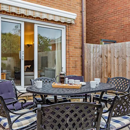 4 Bed In 49481