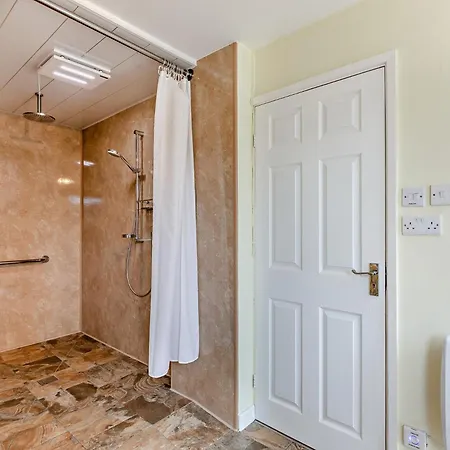 Дом отдыха 4 Bed In 49481